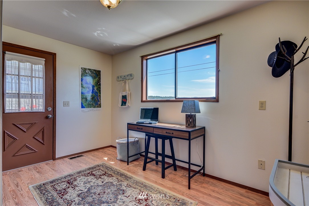 2607 West Beach Road Oak Harbor, WA 98277 - Photo 15 of 25 Gallery Image 15