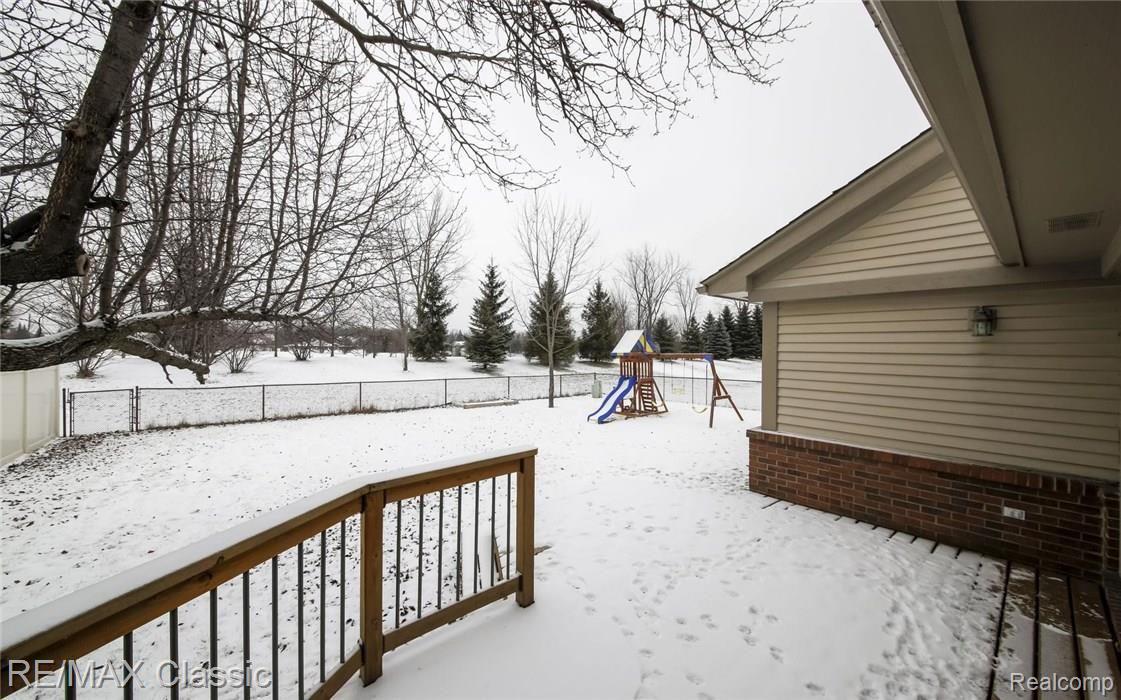 44536 Ridgefield Road Canton, MI 48188 - Photo 19 of 22 20-photo-web-1680x1050-338466.jpg