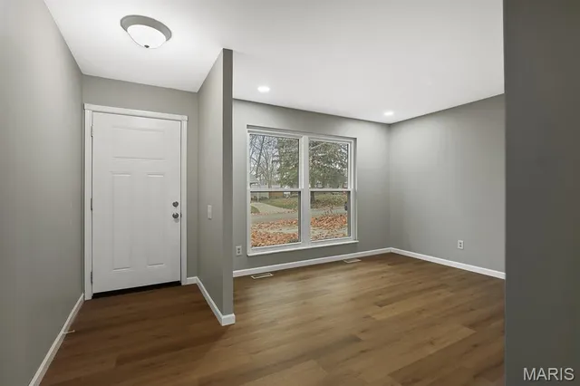 $2,100 | 2818 Quenley Street, St. Charles, MO 63301