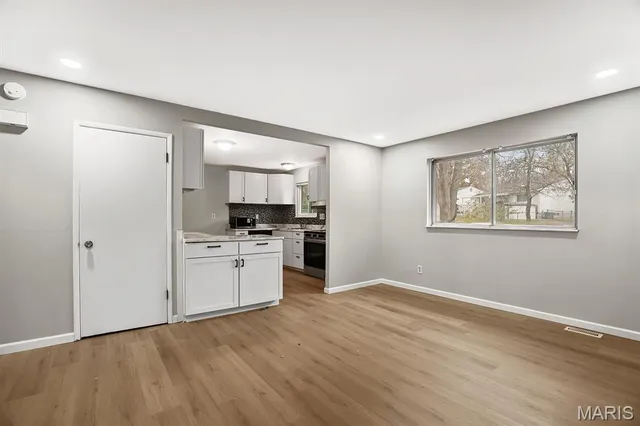 $2,100 | 2818 Quenley Street, St. Charles, MO 63301