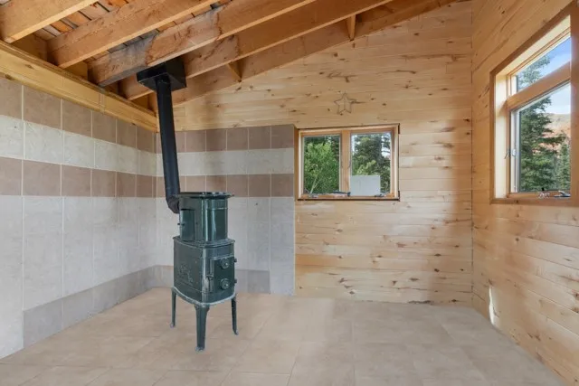 a view of entryway with a window