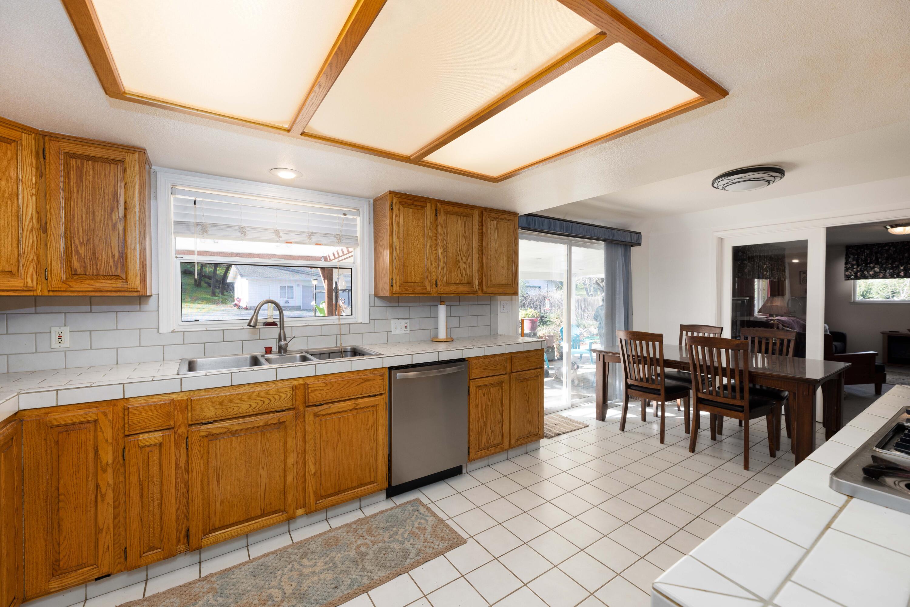 8790 Redbank Road Redding, CA 96001 - Photo 4 of 21