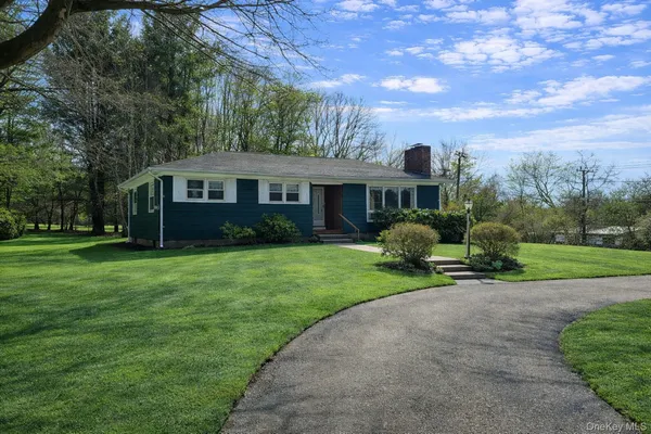 $600,000 | 5180 Sound Avenue, Mattituck, NY 11952