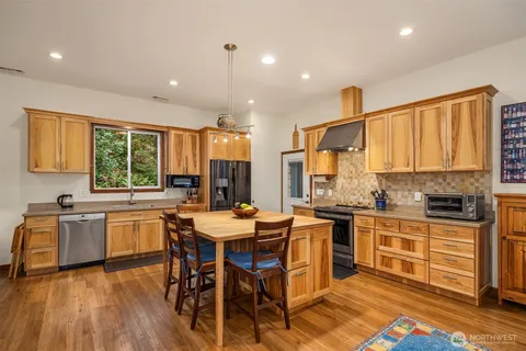 $4,195,000 | 21407 Northeast Union Hill Road, Redmond, WA 98053