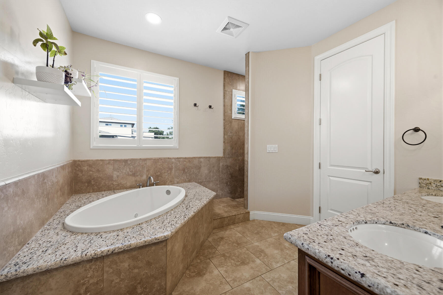 2208 West Benton Court Exeter, CA 93221 - Photo 37 of 84 37 - Primary Bathroom (1)