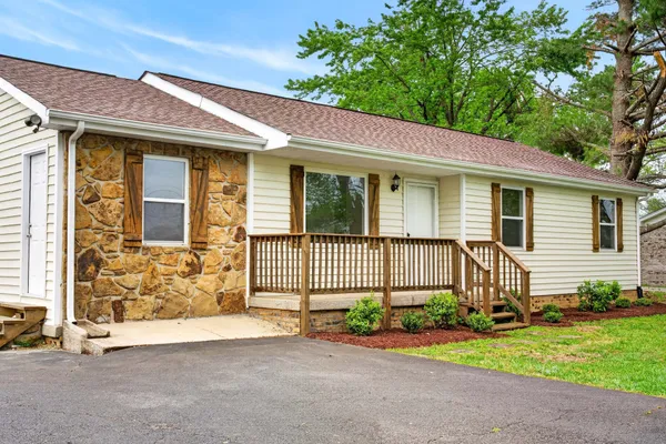 $319,900 | 1440 Old Highway 52, Lafayette, TN 37083