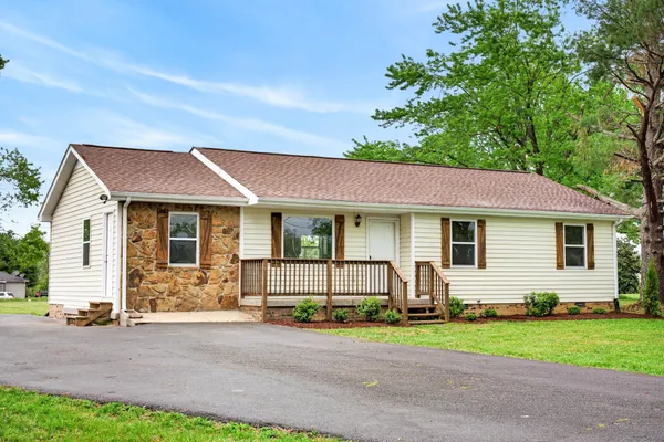$319,900 | 1440 Old Highway 52, Lafayette, TN 37083