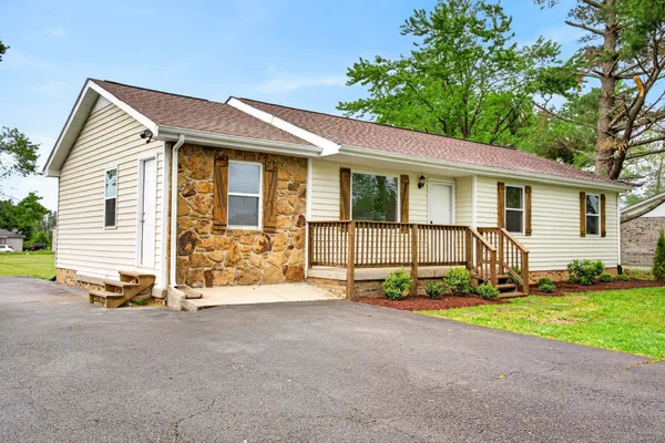 $319,900 | 1440 Old Highway 52, Lafayette, TN 37083