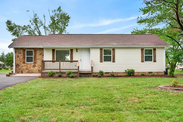 $319,900 | 1440 Old Highway 52, Lafayette, TN 37083