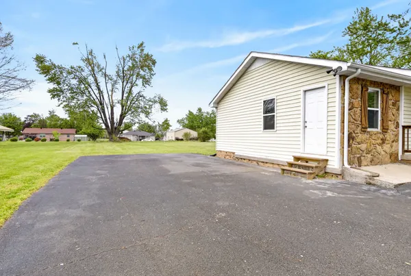 $319,900 | 1440 Old Highway 52, Lafayette, TN 37083