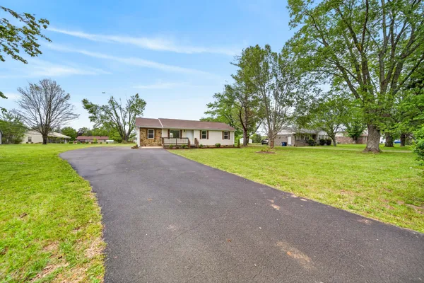 $319,900 | 1440 Old Highway 52, Lafayette, TN 37083