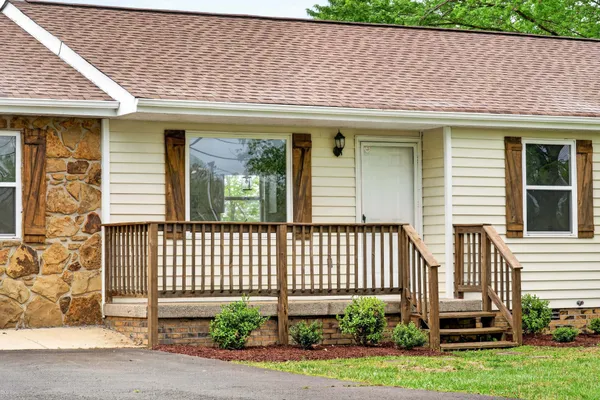 $319,900 | 1440 Old Highway 52, Lafayette, TN 37083