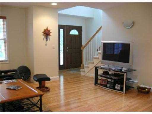 1024 Boston Neck Road, Unit D Narragansett, RI 02882 - Photo 5 of 8 Living Room.