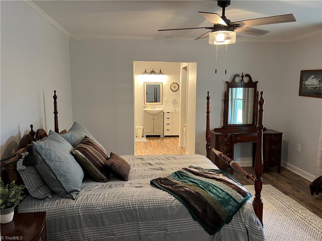 1085 Tom Gordon Road King, NC 27021 - Photo 13 of 17 Living room