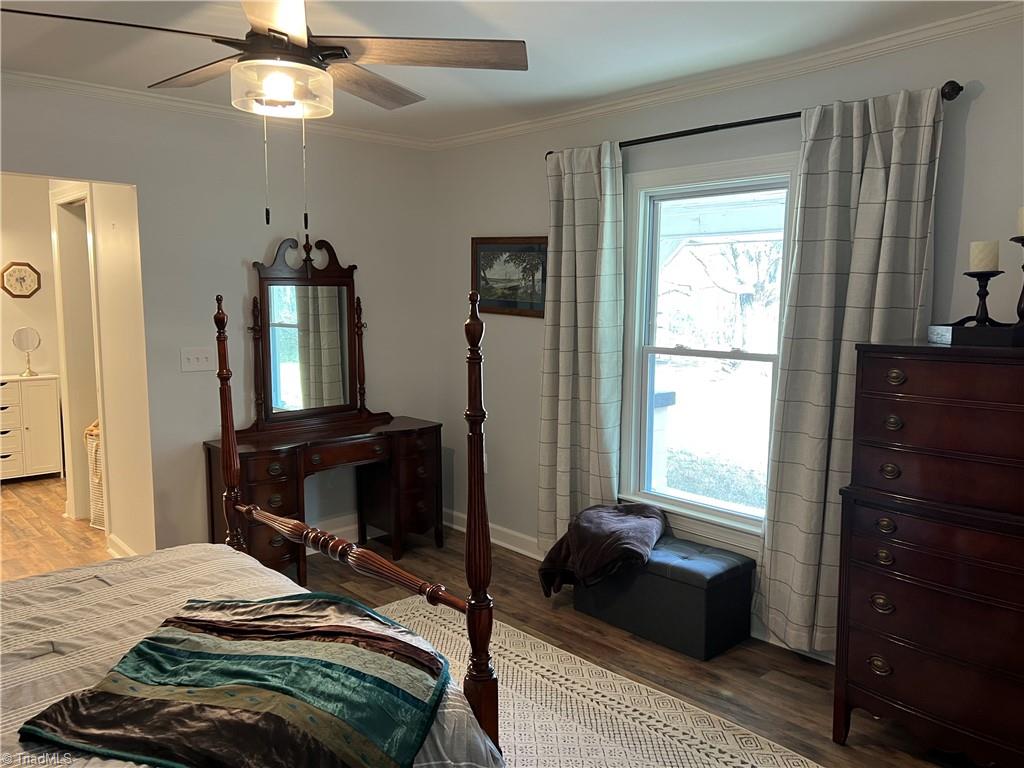 1085 Tom Gordon Road King, NC 27021 - Photo 14 of 17 Living room