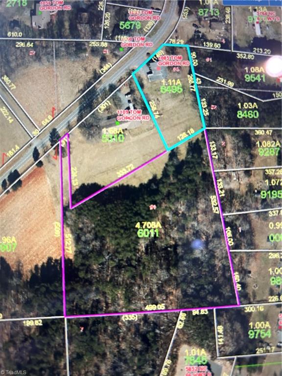 1085 Tom Gordon Road King, NC 27021 - Photo 16 of 17 Master bath