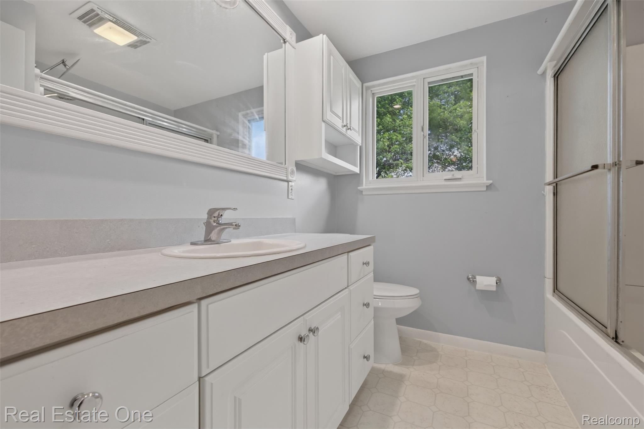 10379 Hegel Road Goodrich, MI 48438 - Photo 32 of 70 33) Upstairs Bathroom.jpg