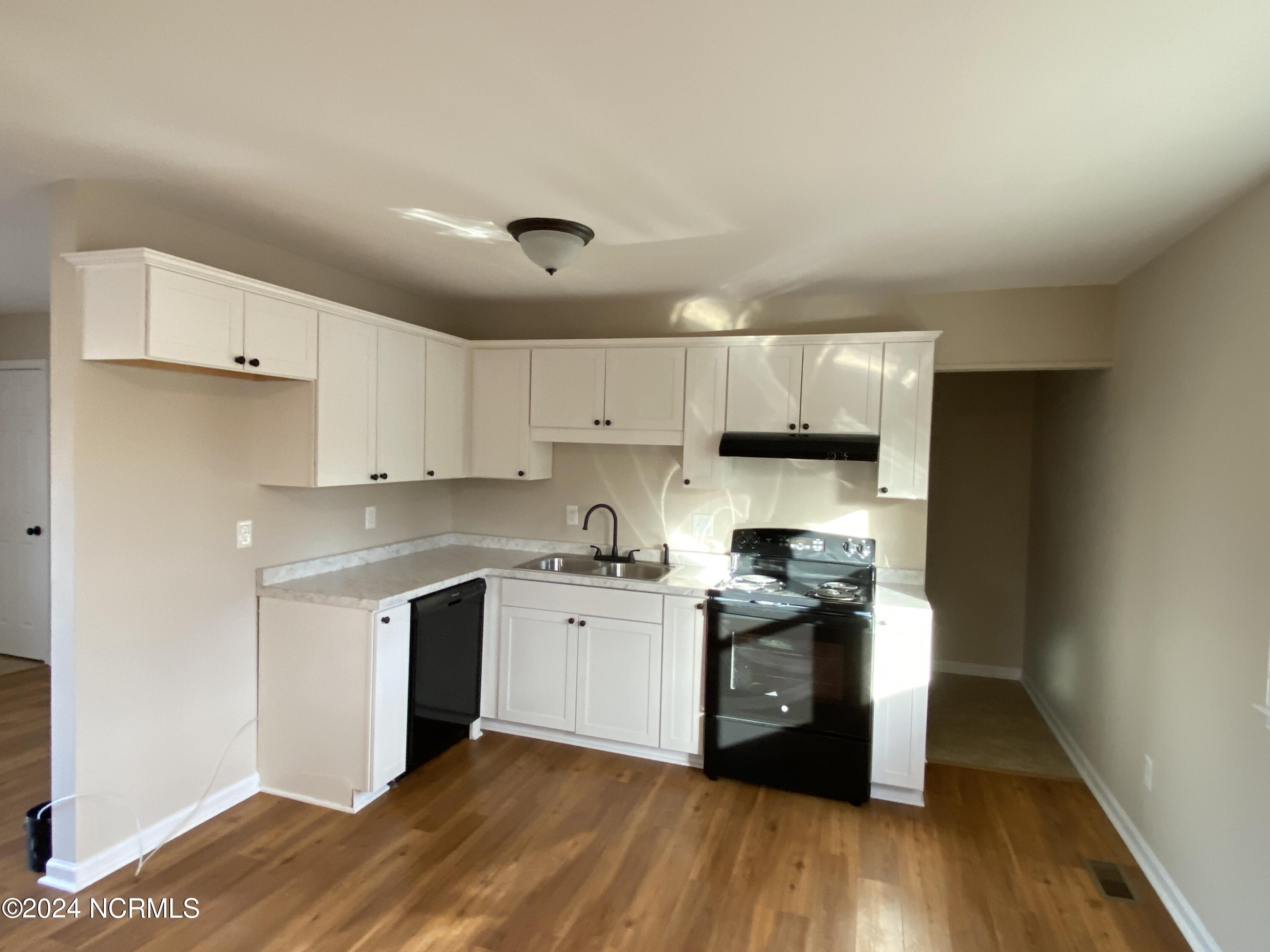 110 Sycamore Street Dunn, NC 28334 - Photo 7 of 28 IMG_9306