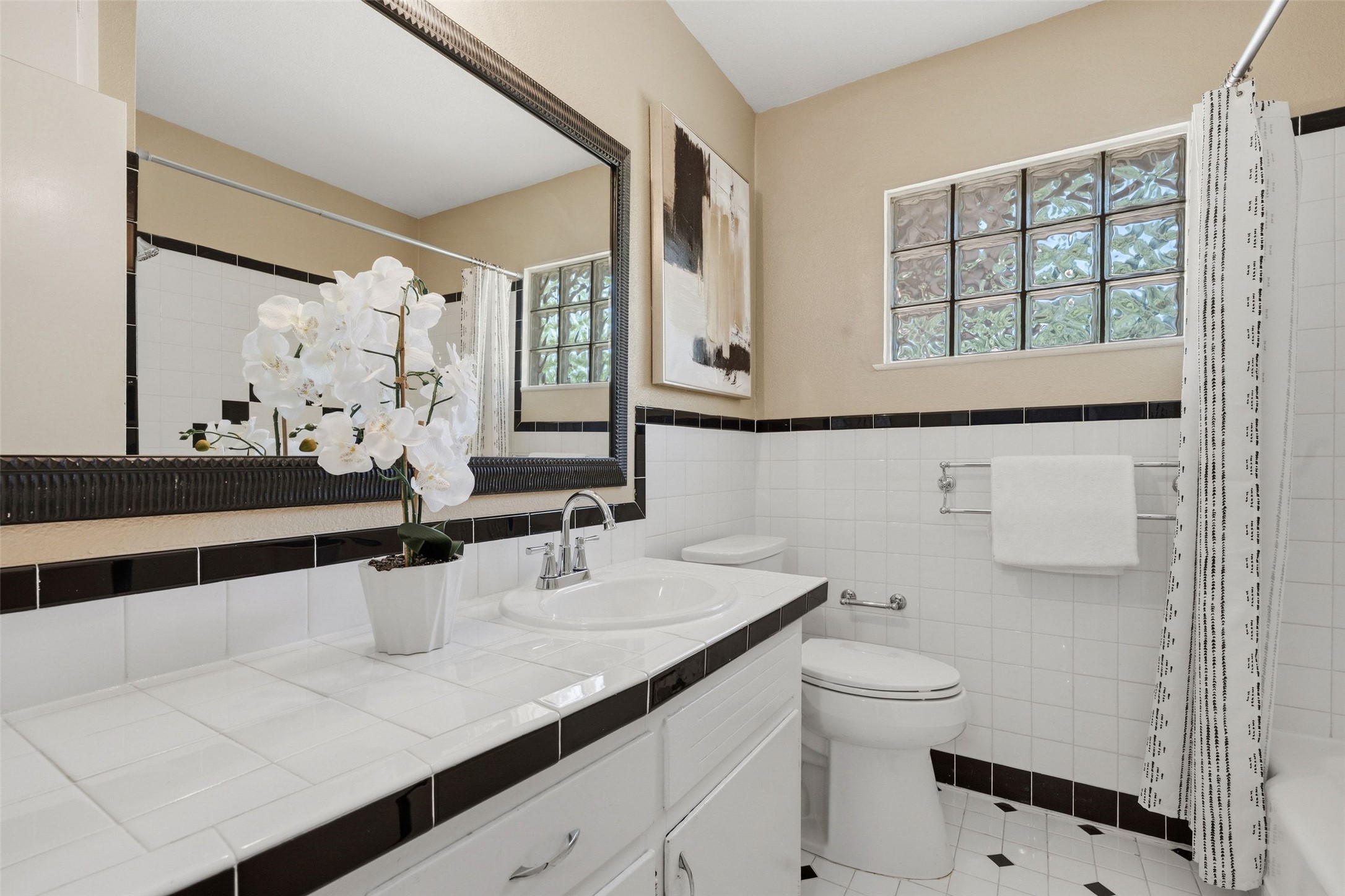 1509 Ridgemont Drive Austin, TX 78723 - Photo 8 of 28 Hall bathroom with vintage original 1960s tile
