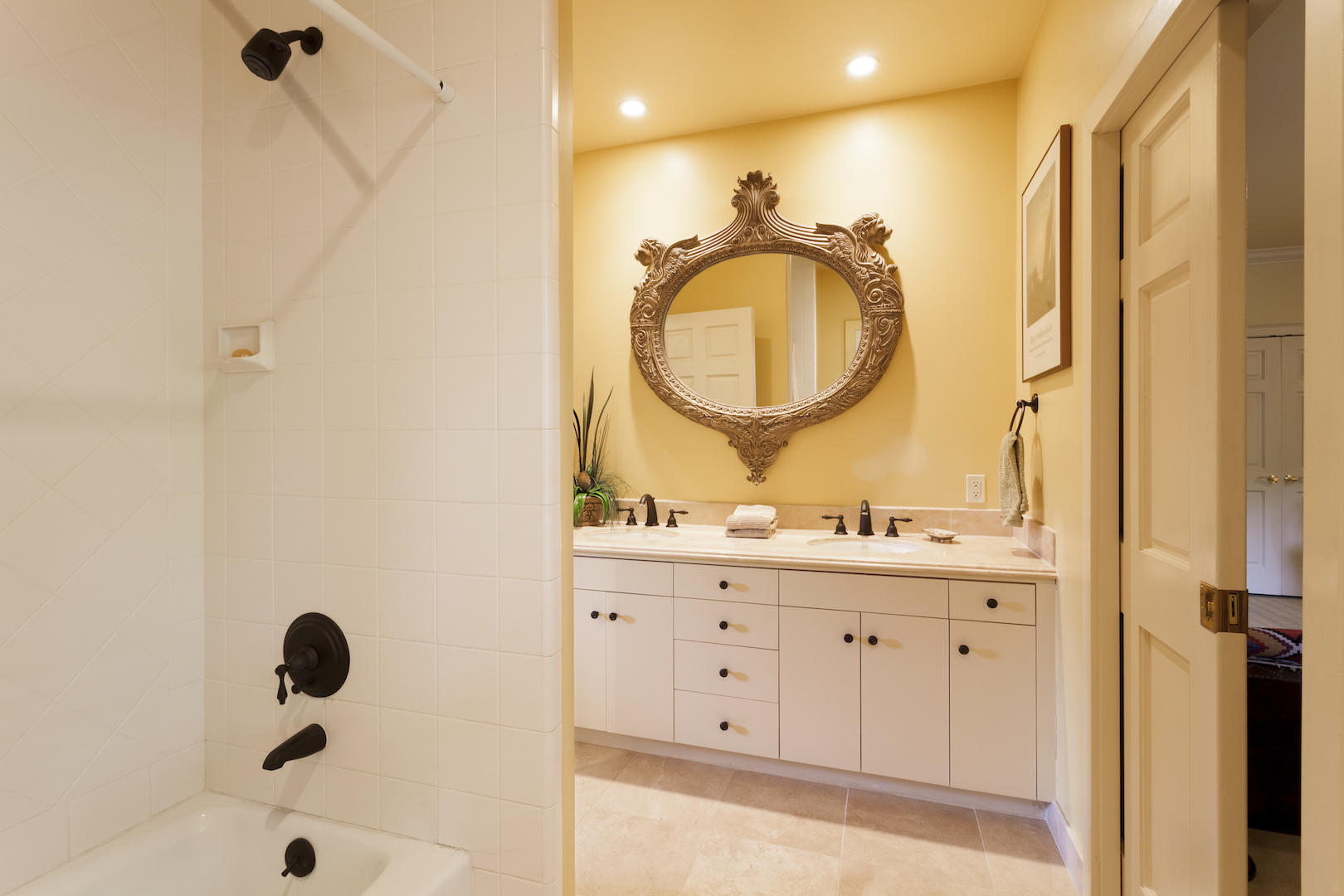 652 Park Lane Montecito, CA 93108 - Photo 31 of 37 Jack n Jill Bathr-652 Park Lane