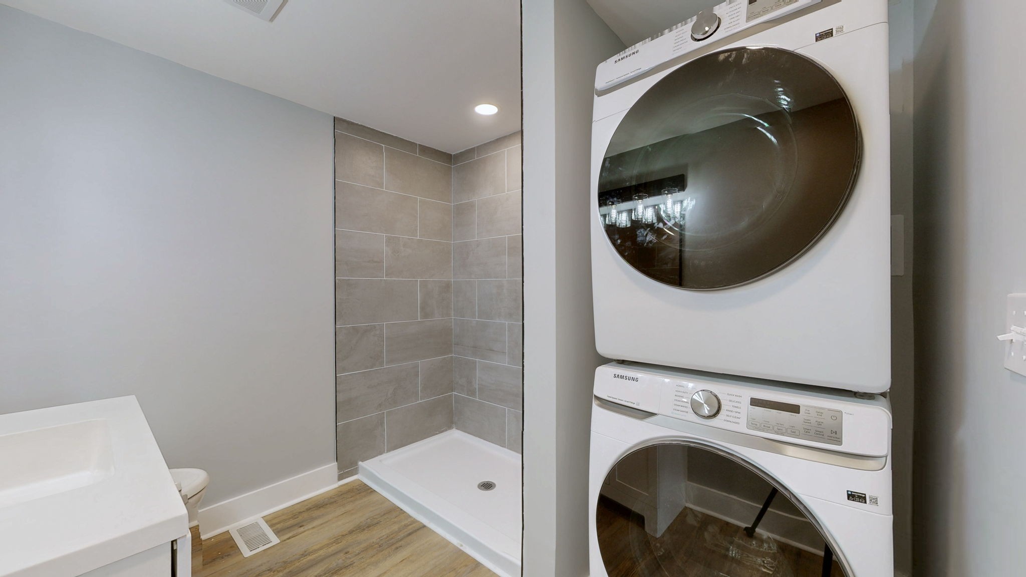 94 Bond Road Lebanon, TN 37090 - Photo 20 of 32 a utility room with dryer and washer