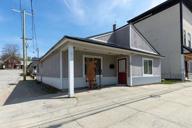 $345,000 | 18 State Street, Northumberland, NH 03582