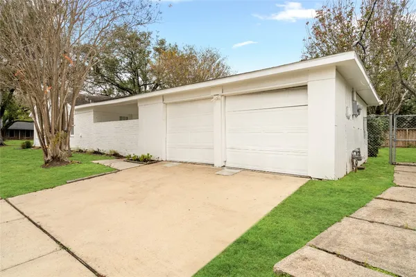 a view of a backyard with a white house