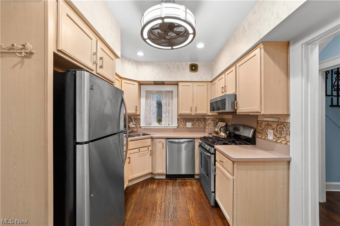 3158 Huntington Road Cleveland, OH 44120 - Photo 8 of 23 Gallery Image 8
