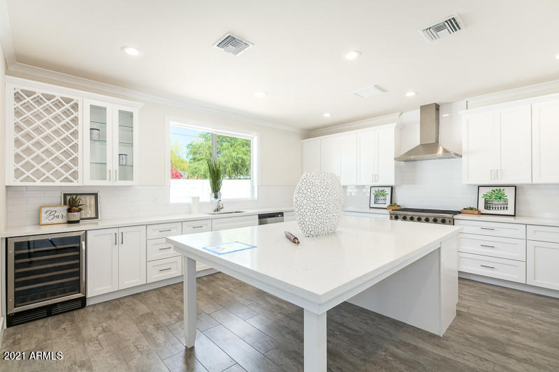 3820 East Piccadilly Road Phoenix, AZ 85018 - Photo 10 of 25 14-Clarendon