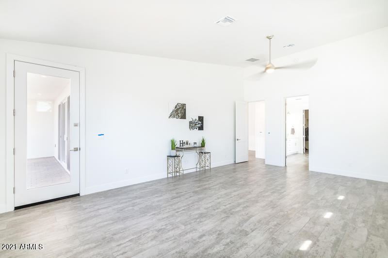 3820 East Piccadilly Road Phoenix, AZ 85018 - Photo 13 of 25 21-Clarendon