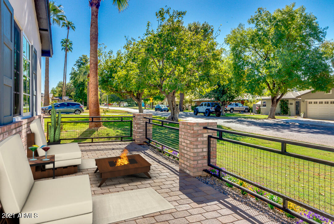 3820 East Piccadilly Road Phoenix, AZ 85018 - Photo 4 of 25 Front Deck 1 HiRes
