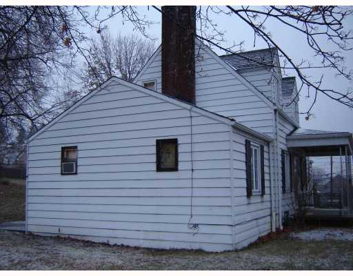 15 Kennedy Lane McKees Rocks, PA 15136 - Photo 5 of 18 Exterior Front.