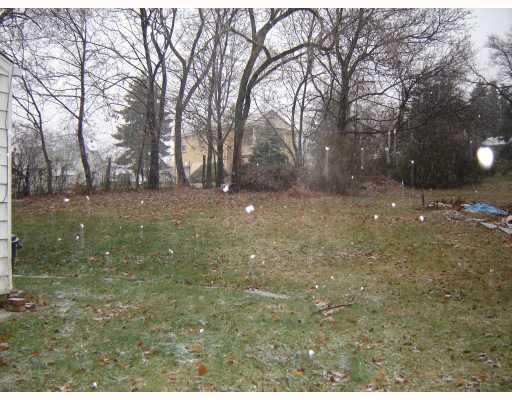 15 Kennedy Lane McKees Rocks, PA 15136 - Photo 7 of 18 Yard/Garden.