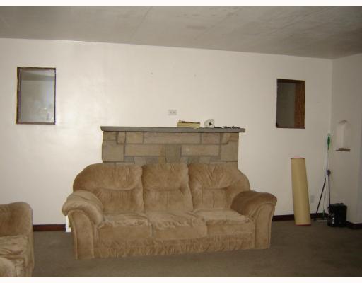 15 Kennedy Lane McKees Rocks, PA 15136 - Photo 8 of 18 Living Room.