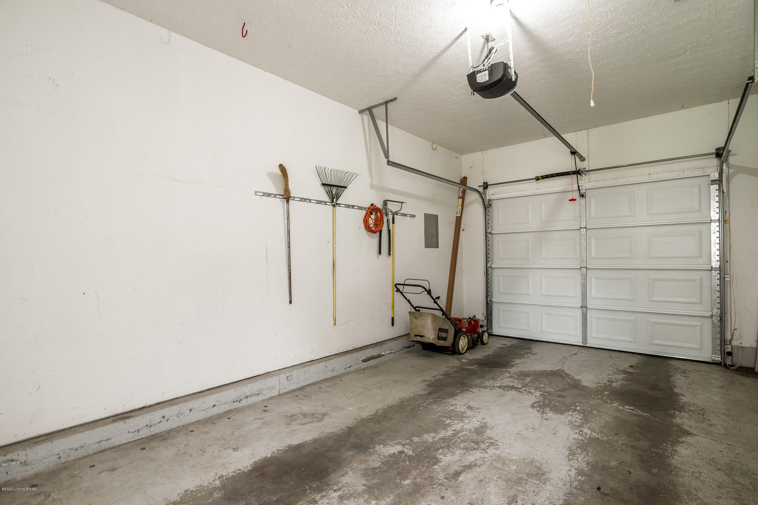 9303 Gutenberg Road Louisville, KY 40291 - Photo 21 of 34 1 car attached garage