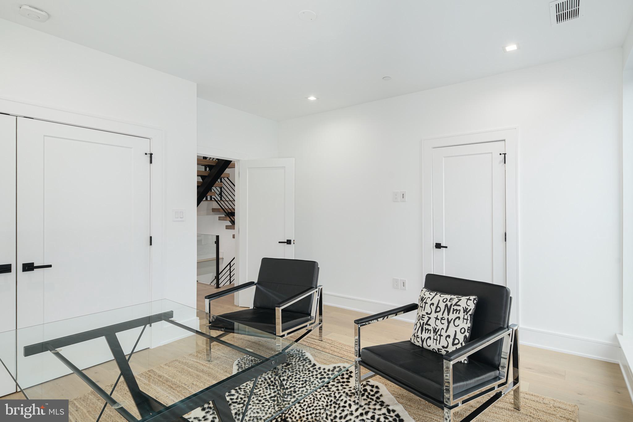 2322 Sansom Street Philadelphia, PA 19103 - Photo 35 of 82 2nd Floor Guest Room
