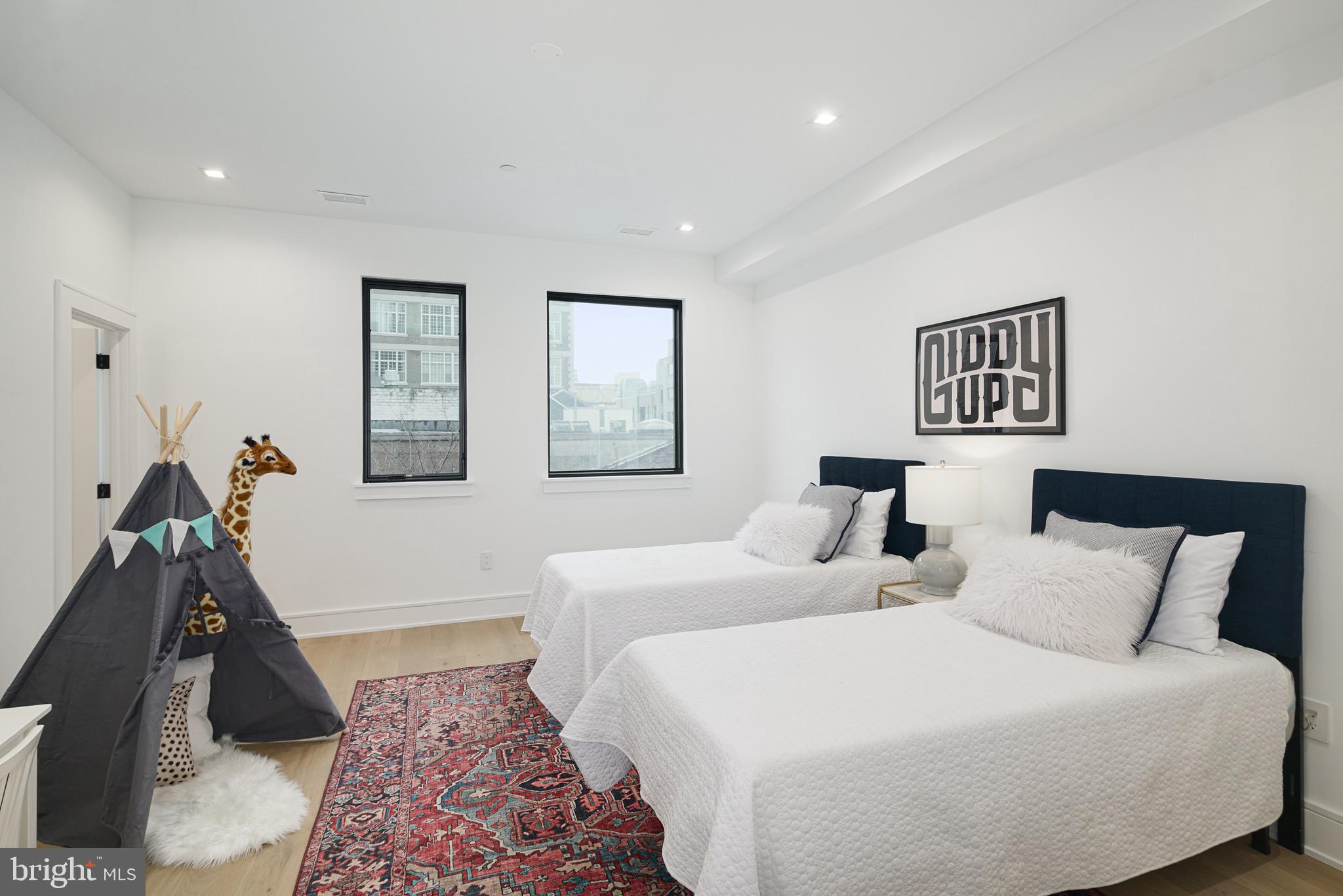 2322 Sansom Street Philadelphia, PA 19103 - Photo 44 of 82 3rd Floor Guest Room