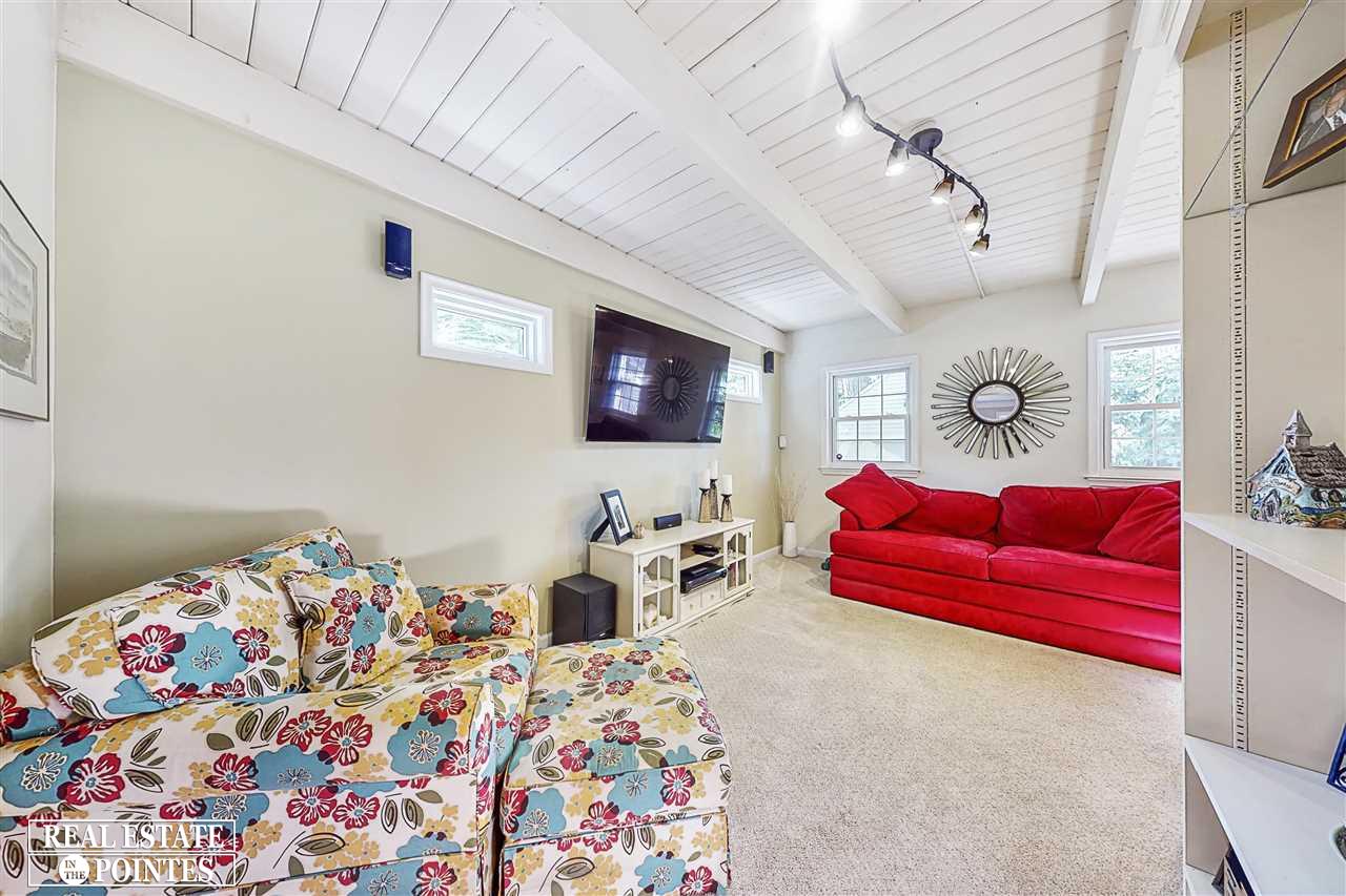 1887 Broadstone Road Grosse Pointe Woods, MI 48236 - Photo 13 of 41