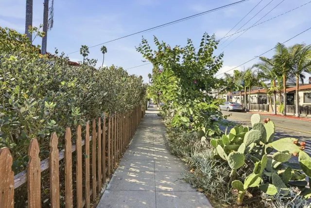 a picture of city view with lake view