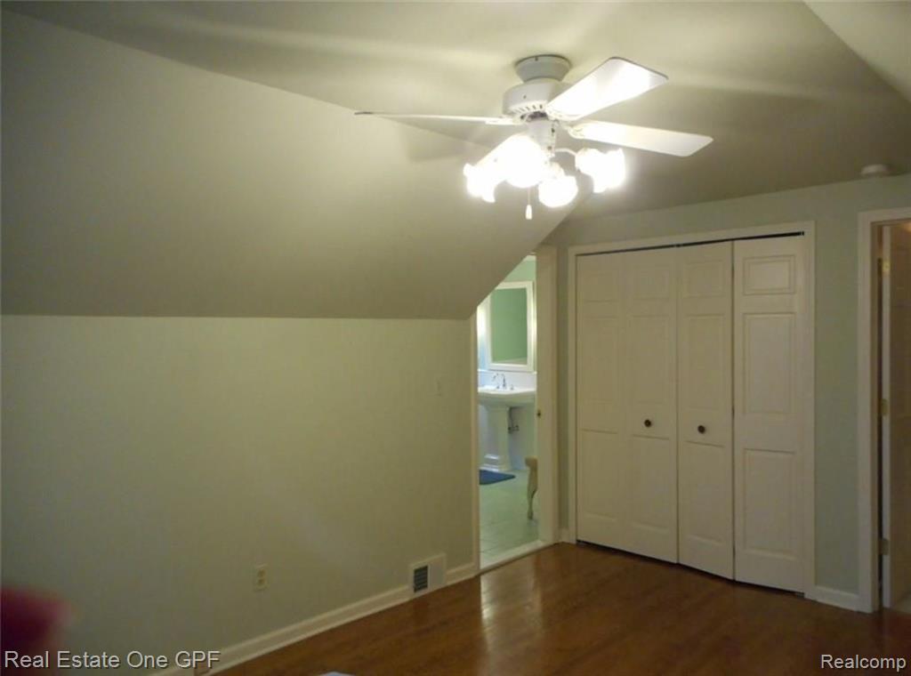 1099 Hawthorne Road Grosse Pointe Woods, MI 48236 - Photo 12 of 16