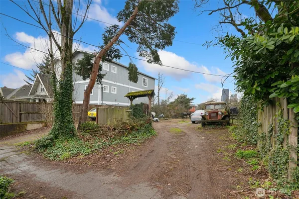 $995,000 | 333 17th Avenue, Seattle, WA 98122