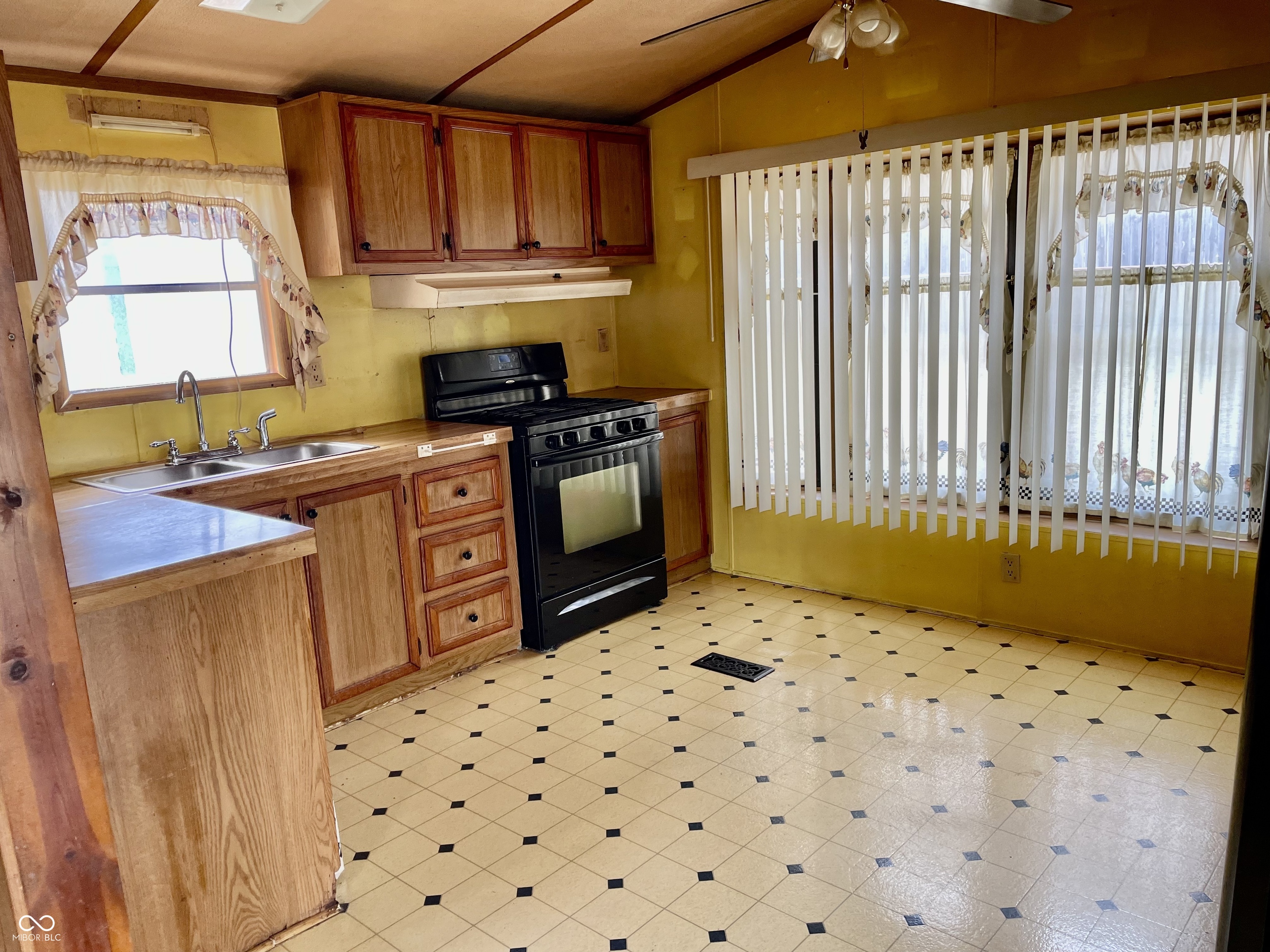 5012 Pond Road Cloverdale, IN 46120 - Photo 4 of 22