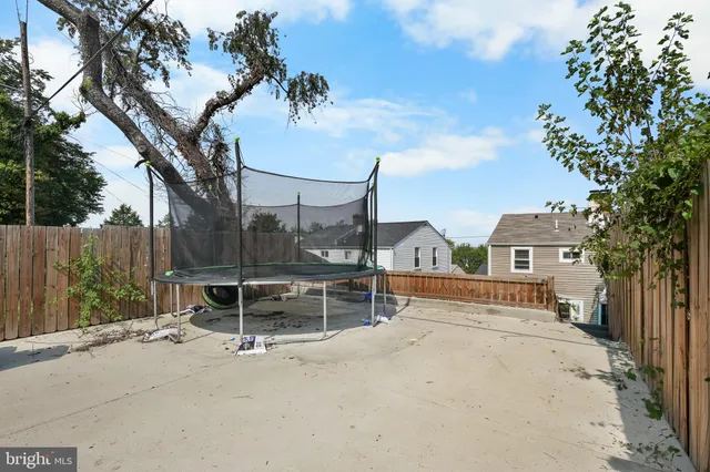 a view of a house with backyard and a tree