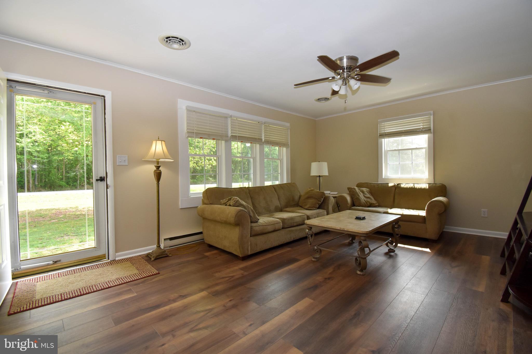 14830 Old Furnace Road Georgetown, DE 19947 - Photo 4 of 27 Living Room