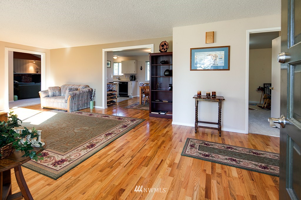 13704 Southeast 144th Street Renton, WA 98059 - Photo 4 of 19 Gallery Image 4