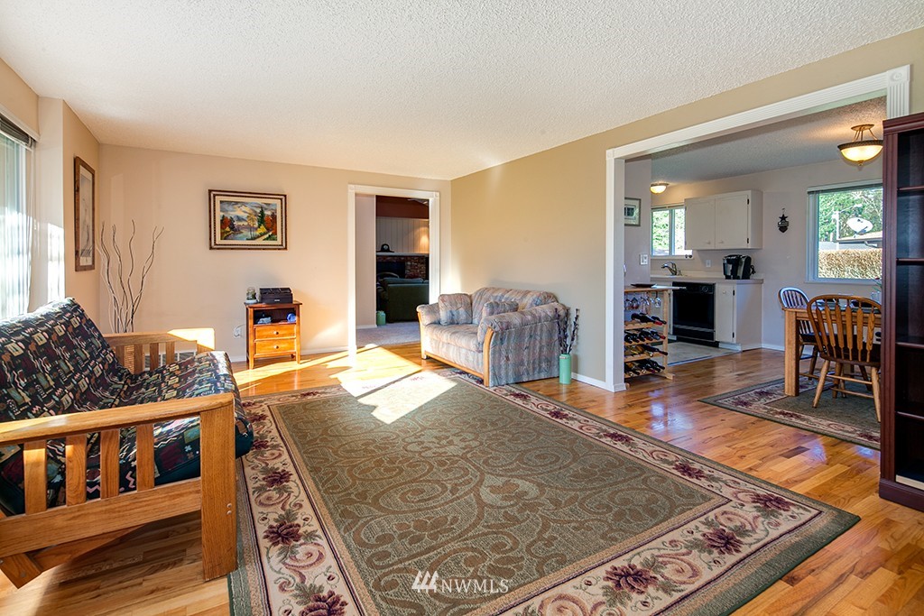13704 Southeast 144th Street Renton, WA 98059 - Photo 5 of 19 Gallery Image 5