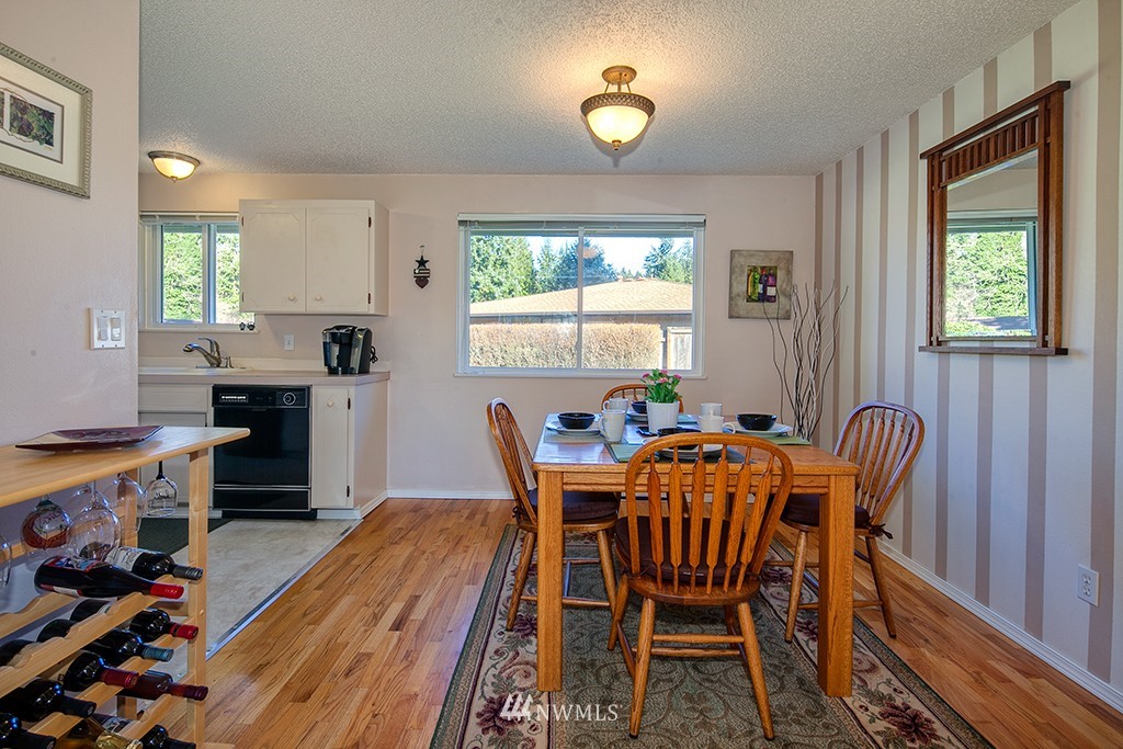 13704 Southeast 144th Street Renton, WA 98059 - Photo 6 of 19 Gallery Image 6