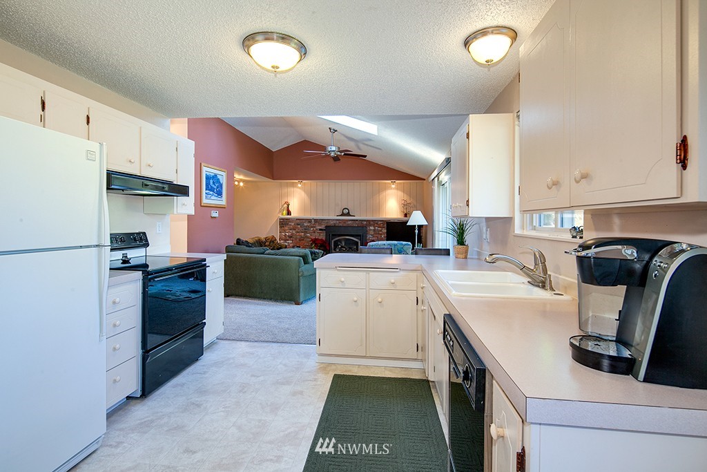 13704 Southeast 144th Street Renton, WA 98059 - Photo 8 of 19 Gallery Image 8