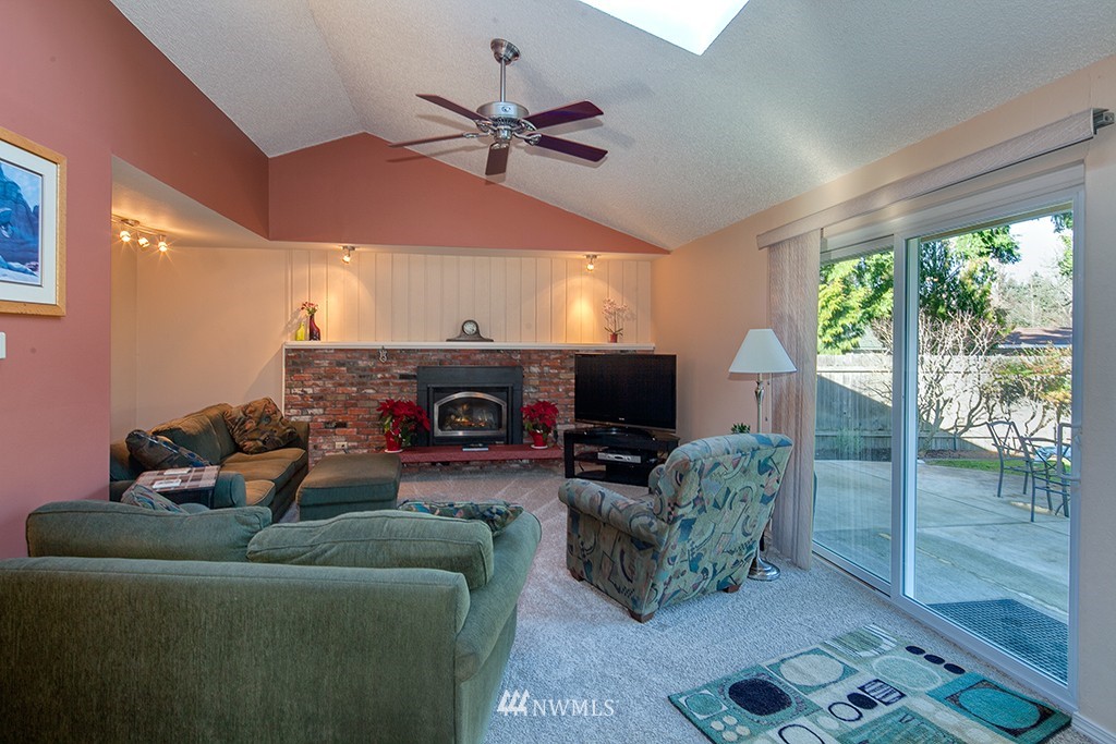 13704 Southeast 144th Street Renton, WA 98059 - Photo 9 of 19 Gallery Image 9