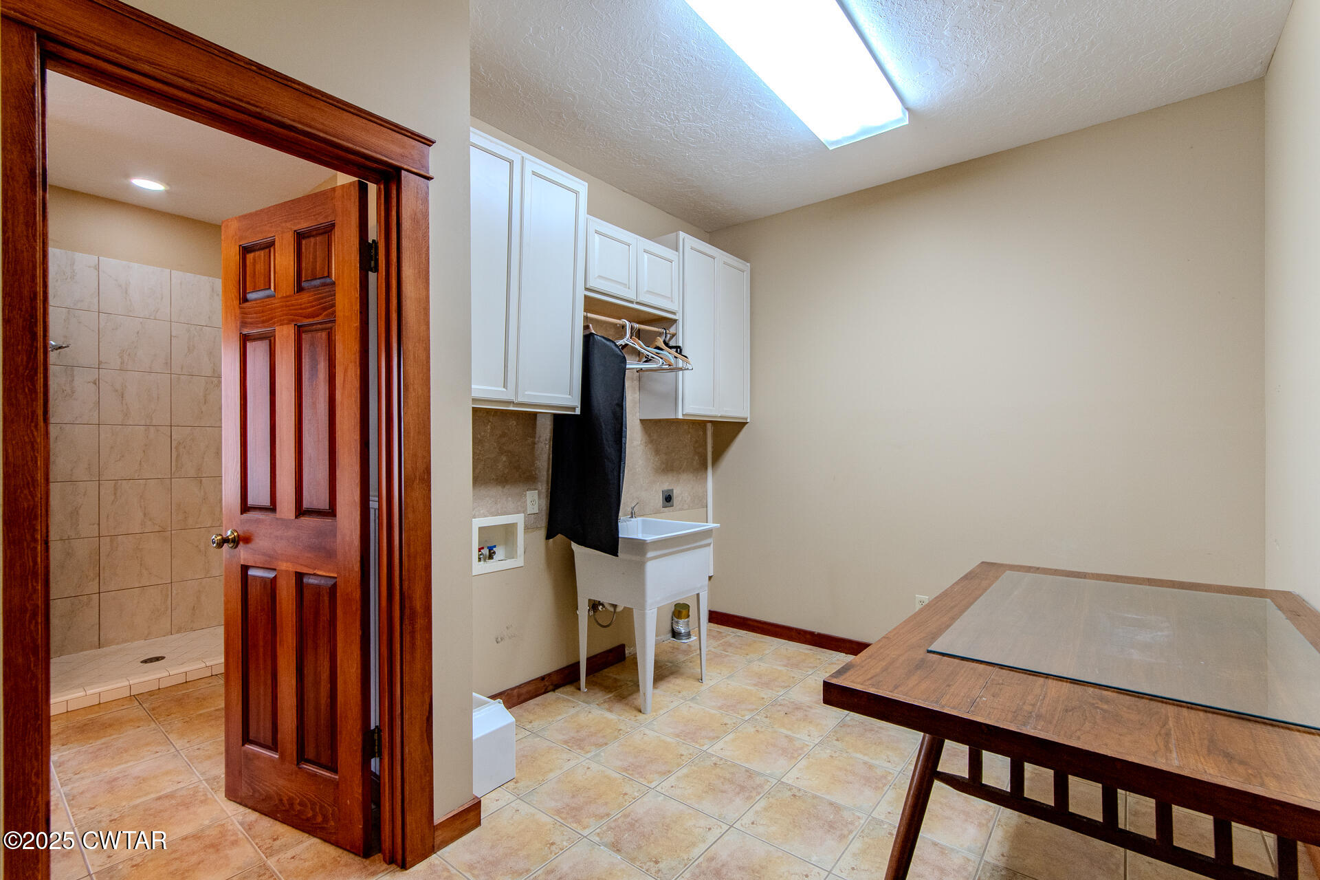 3554 Shades Bridge Road Greenfield, TN 38230 - Photo 19 of 49 a view of a hallway with workspace
